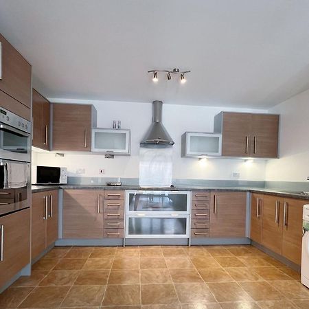 Comfort Seaside Two-Bedroom Apt سوانسي المظهر الخارجي الصورة